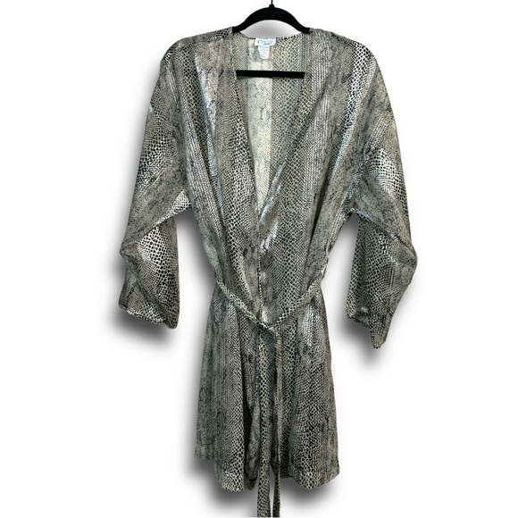 cinema Eloile Other - Cinema Eloile new kimono robe women's size small belted leopard print